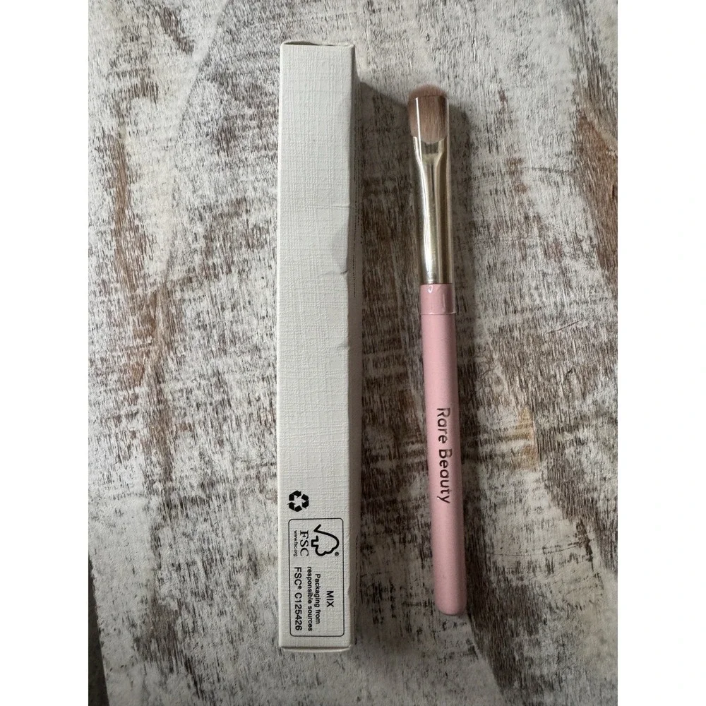 Rare‎ Beauty Stay Vulnerable All-Over Eyeshadow Brush (NIB) · Selena Gomez $18
